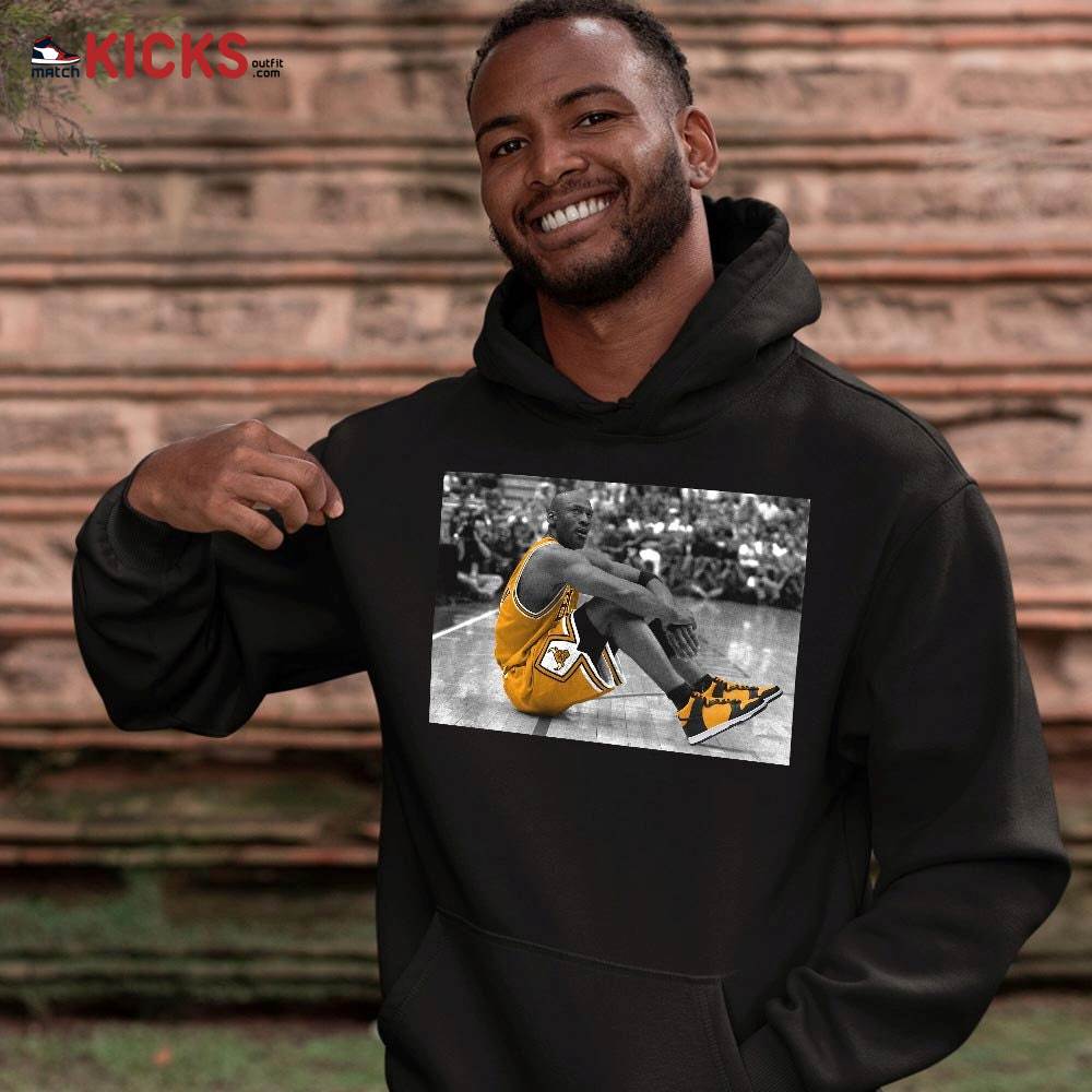 Basketball Shoes Goat Number 23 Sneaker Shirt Match Dunk Reverse Goldenrod, Dunk High Bruce Lee MKO T-Shirt Basketball Shoes Goat Number 23 Sneaker Shirt Match Dunk Reverse Goldenrod, Dunk High Bruce Lee MKO T-Shirt